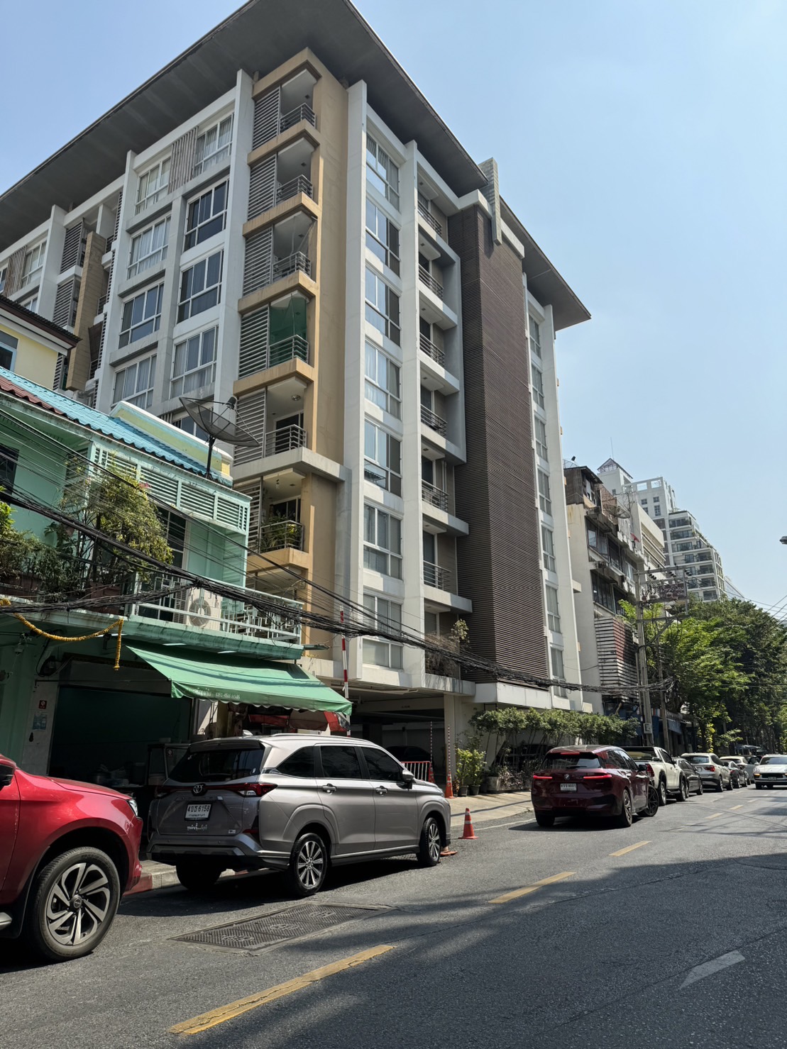 The Treasure Silom is a condominium project, located on Pan Road. The Condominium haves 8 floors and includes 13 units.